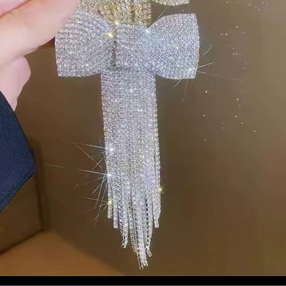 Dazzling Rhinestone Bow Hair Accessory - Picture 4 of 4